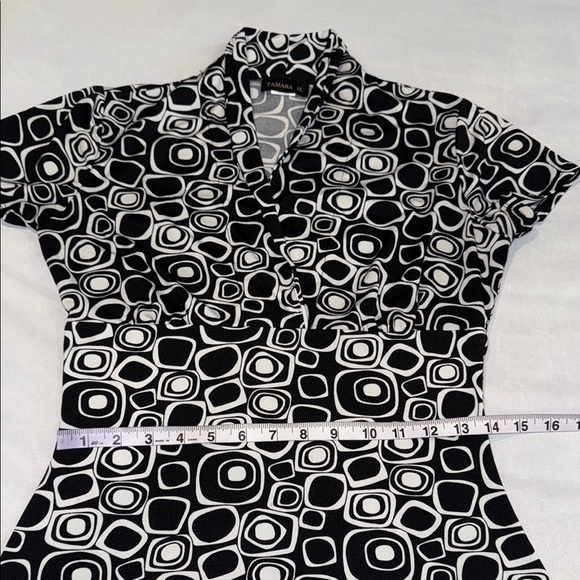 Tamara H. Black White Fitted Short Sleeve Blouse with Cross Body Neckline Women - Picture 8 of 10